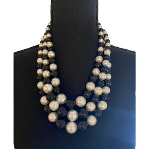 Stunning black and whites beaded necklace 3 strand
